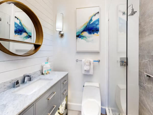 Penthouse Unit with Beach Service